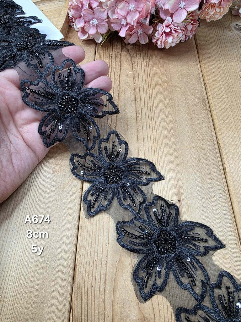 نوار ملیله دوزی کد A674 بسته 5 یاردی سایز 8 سانت