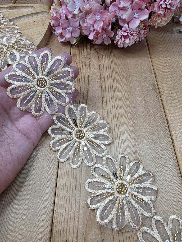 نوار ملیله دوزی کد A678 بسته 5 یاردی