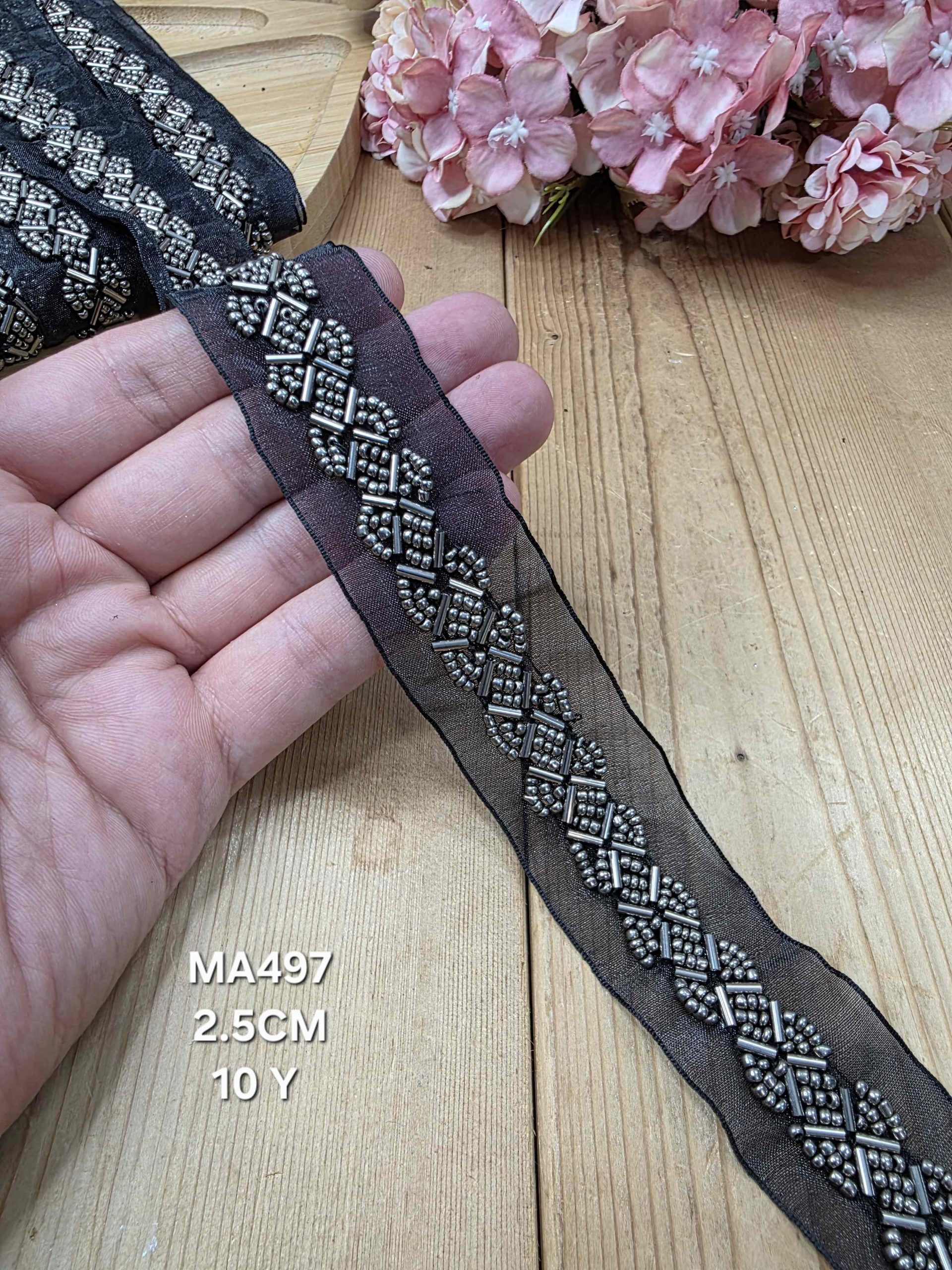 نوار ملیله دوزی کد MA497 بسته 10 یاردی سایز 2.5 سانت نوار ملیله دوزی کد MA497 بسته 10 یاردی سایز 2.5 سانت